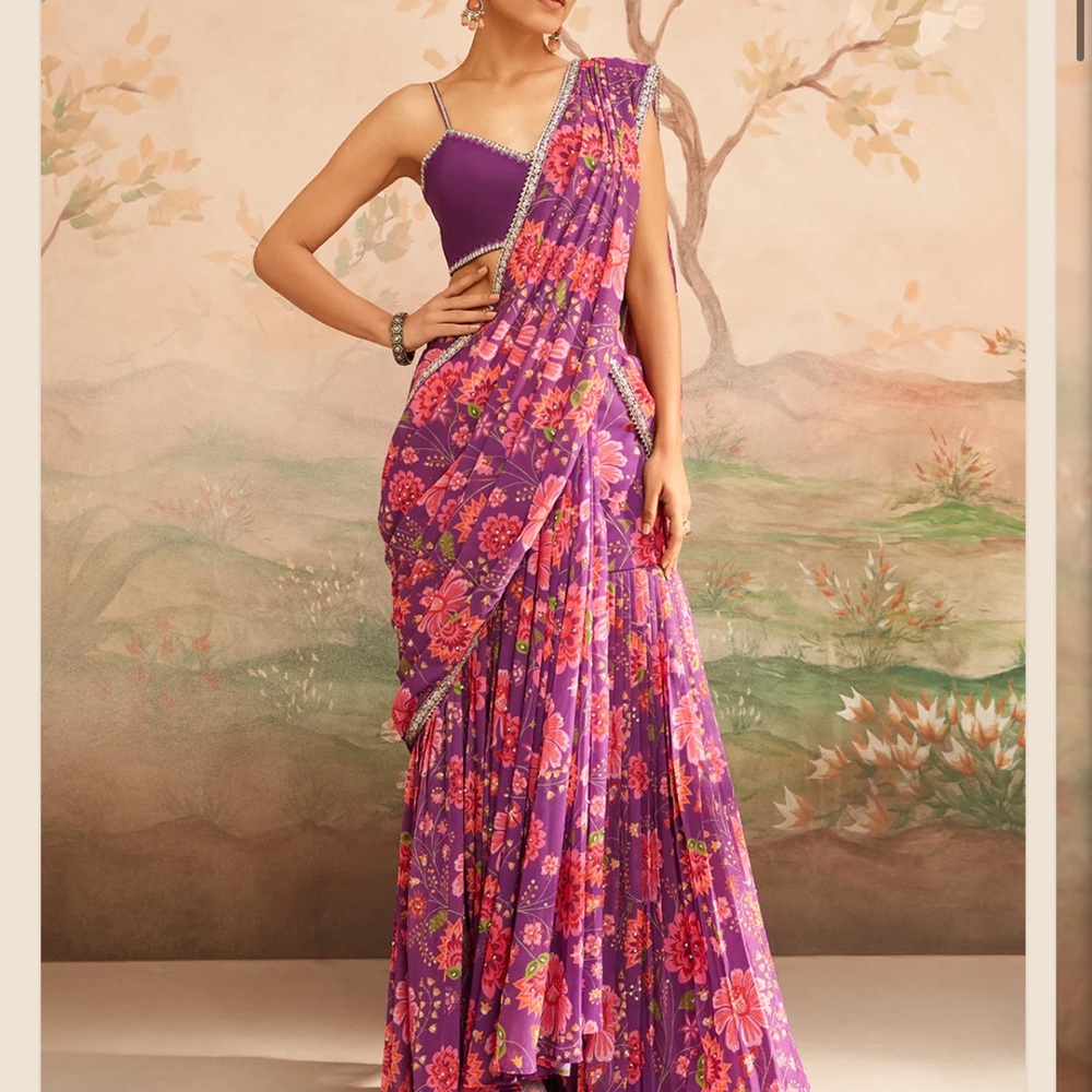 Lashkaara Purple and Pink Floral Printed Saree